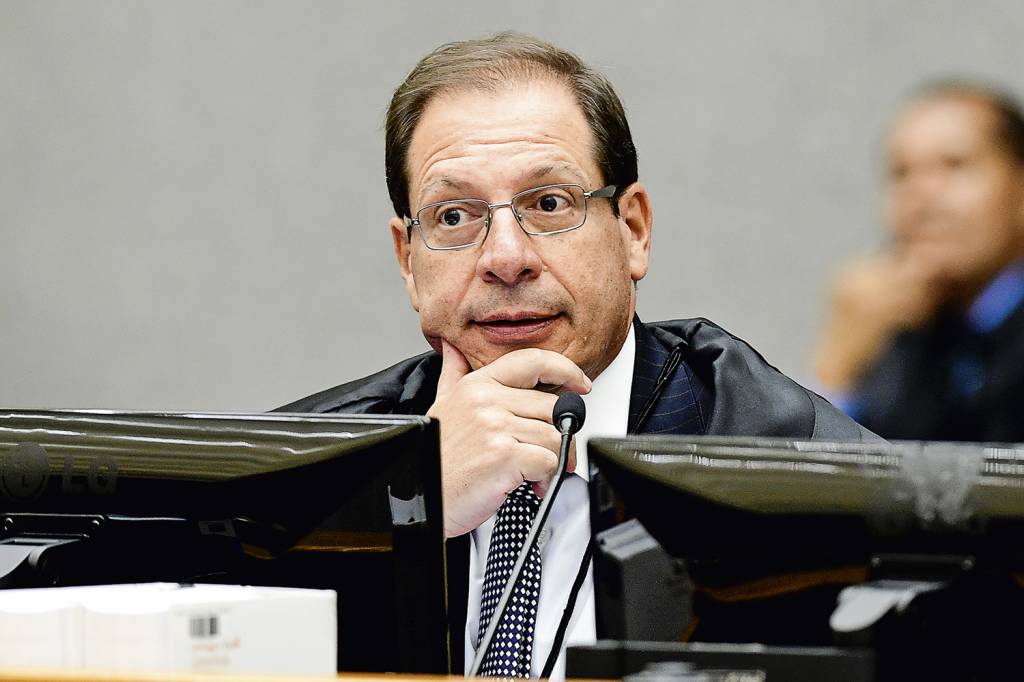 LUIZ-FELIPE-SALOMÃO-STJ-2021-002.jpg SEM DINHEIRO - Luis Salomão: o então corregedor da Justiça Eleitoral determinou a desmonetização de canais bolsonaristas em plataformas como o YouTube -