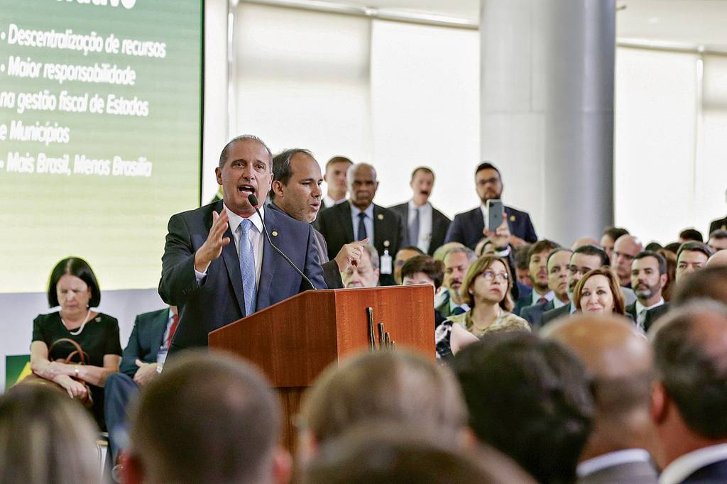 ONYX-LORENZONI-400-DIAS-GOVERNO-2020-1-(24).jpg IRRESPONSABILIDADE - Lorenzoni: articulação para burlar o teto de gastos -