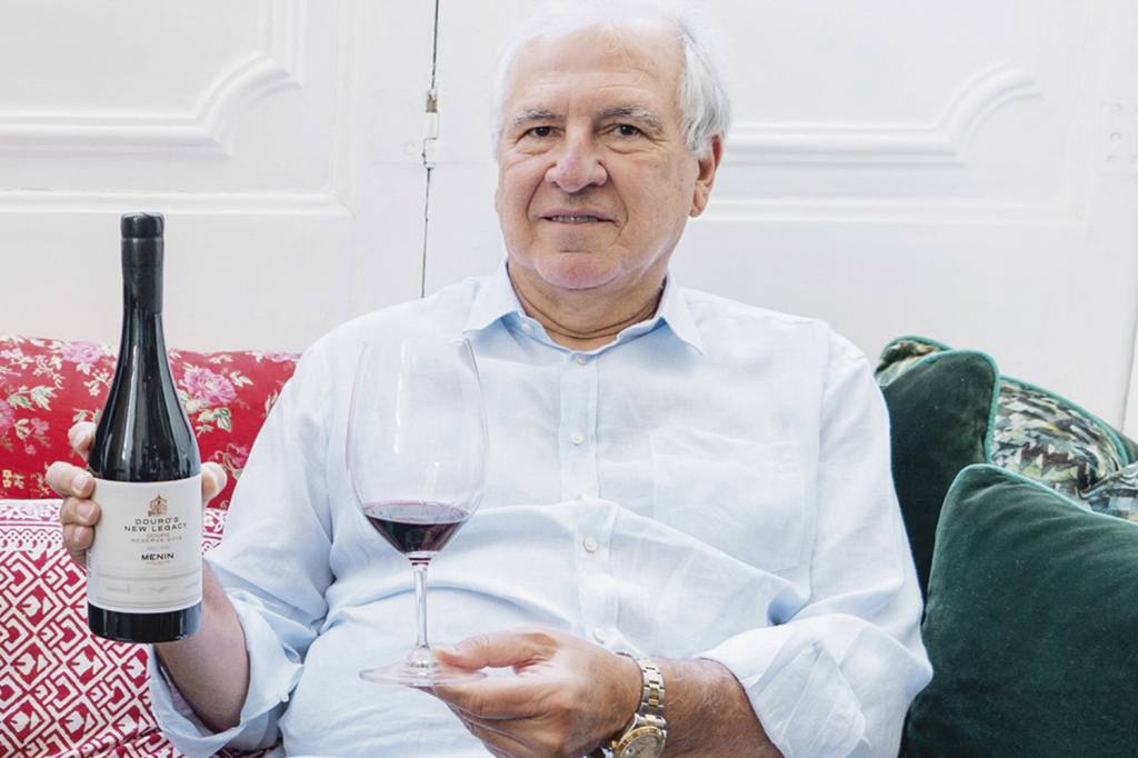 RUBENS MENIN - O dono da construtora MRV se uniu a Cristiano Gomes, conselheiro do Banco Inter, para comprar duas quintas no Douro que deram origem à Menin Wine Company. Um de seus tintos mais conhecidos, o Douro’s New Legacy, é vendido por 2 000 reais -