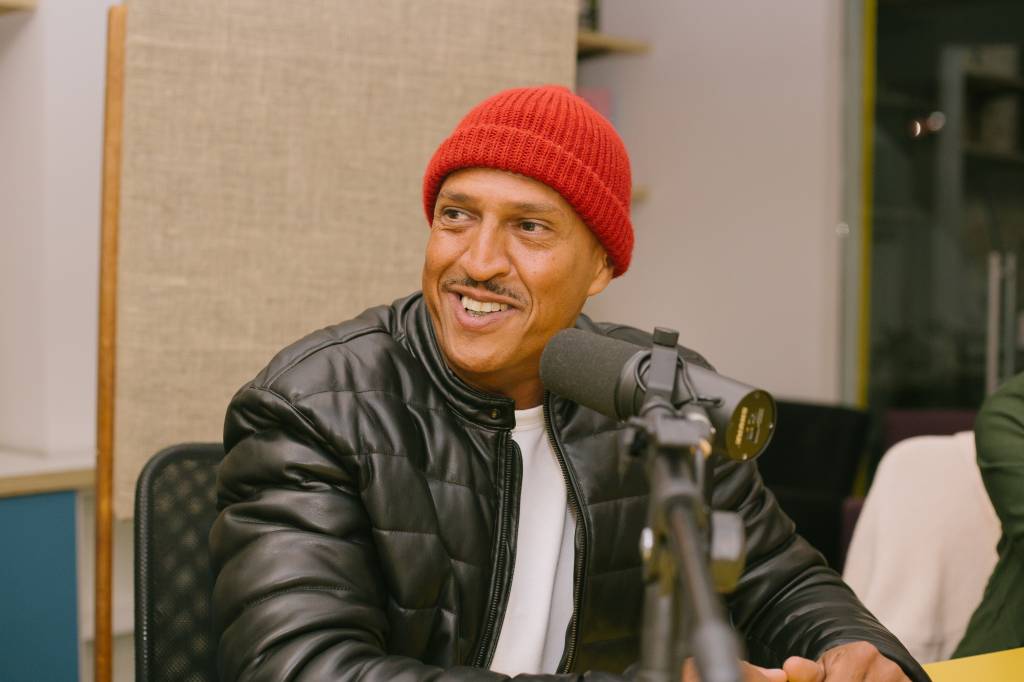 Mano Brown vai da esquerda à direita em podcast — e dispara em audiência