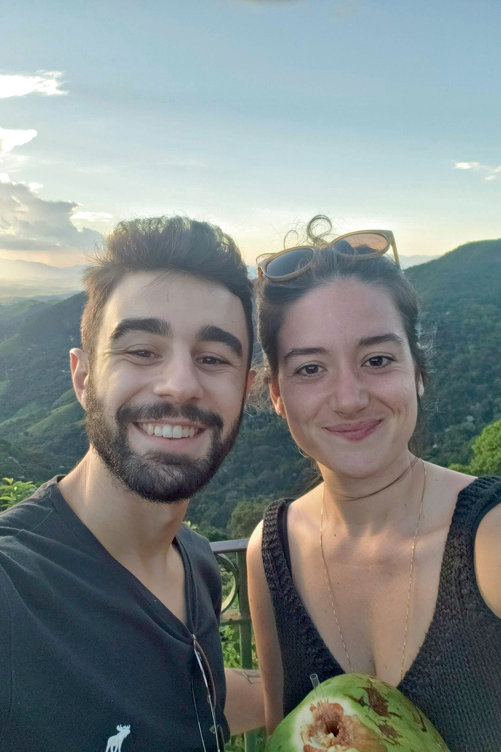 O MEDO DO AMANHÃ - O casal Anderson Resende, 21 anos, estudante de engenharia nuclear, e Thaiane Maciel, 28, engenheira ambiental, não pensa em aumentar a família porque enxerga um futuro cheio de incertezas. “Como será a vida de um filho meu neste mundo?”, indaga-se Resende. -