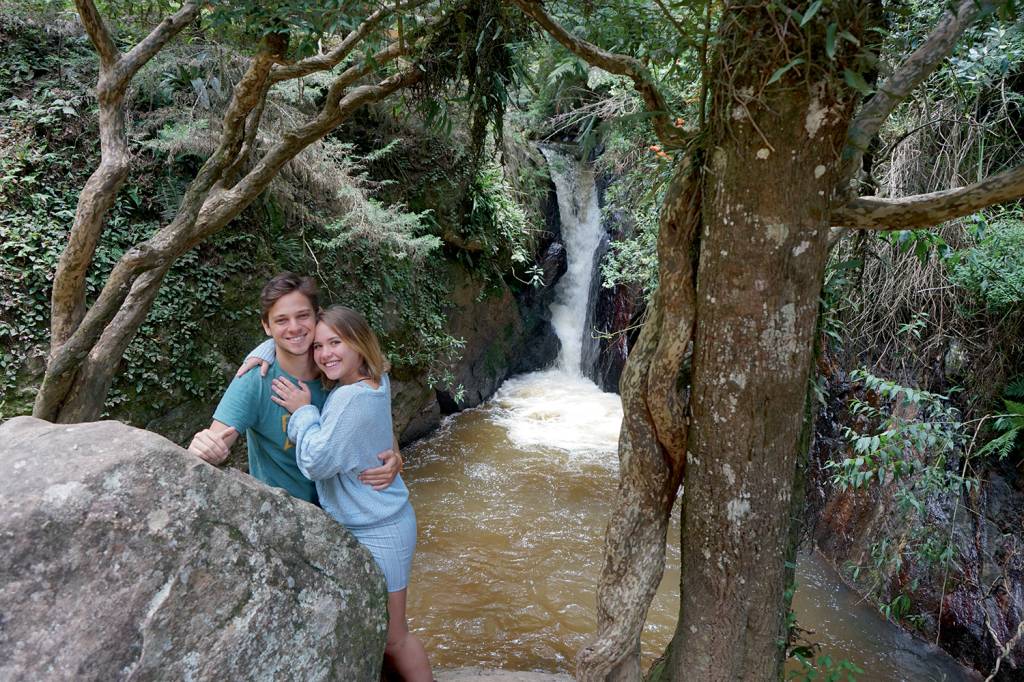 PREOCUPAÇÃO CONSTANTE - Estudantes de cinema na Califórnia, os brasileiros Raphael Tomé, 23 anos, e Maria Luísa Pizzato, 24, são veganos, cuidam do meio ambiente e pensam, no máximo, em adotar uma criança algum dia. “Ver de perto o impacto das mudanças climáticas é um tormento diário”, diz Maria Luiza. -