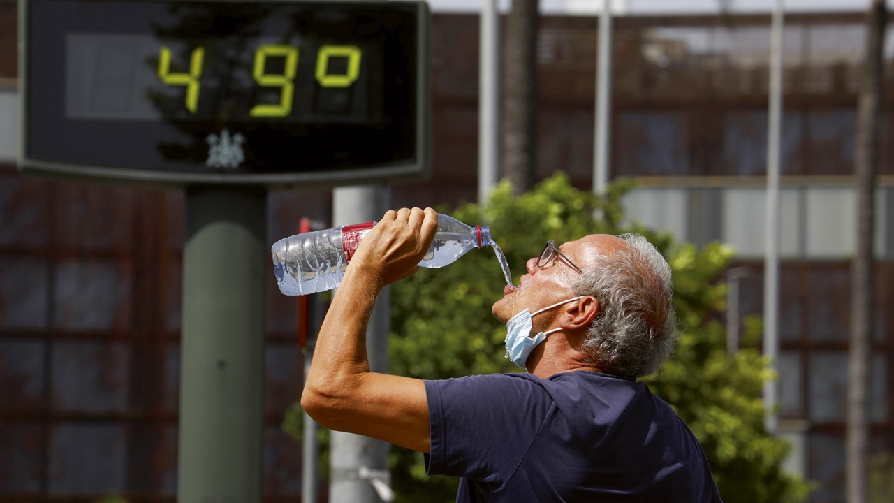 CALOR EXTREMO - Morador na Grécia no último verão: recorde de temperaturas -