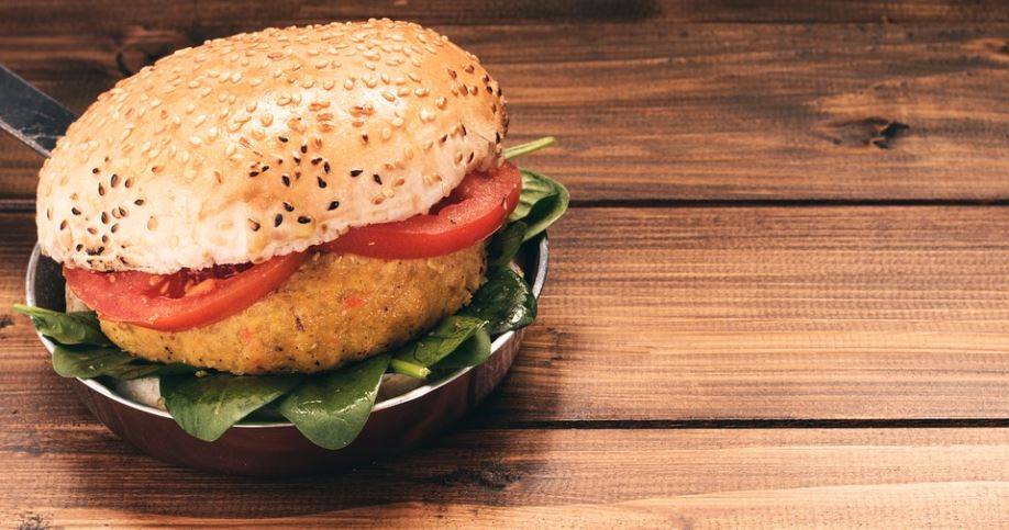 Oferta de produtos veganos e à base de plantas cresce no Brasil