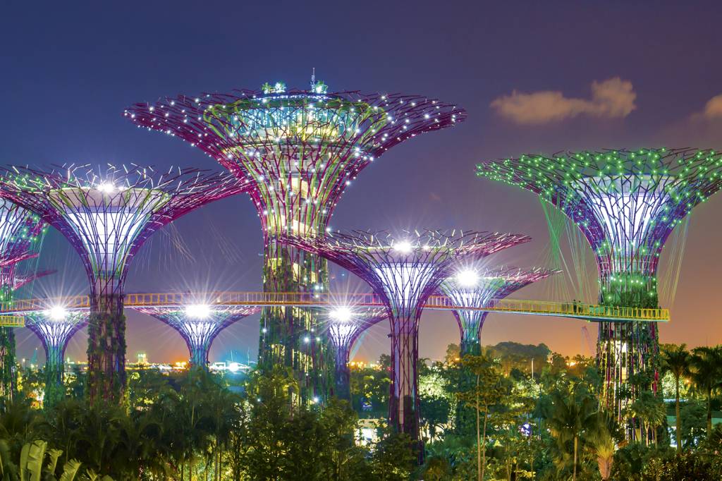 shutterstock_276950231.jpg TRANSIÇÃO - Metrópole consolidada, Singapura tem investido em projetos ecológicos -