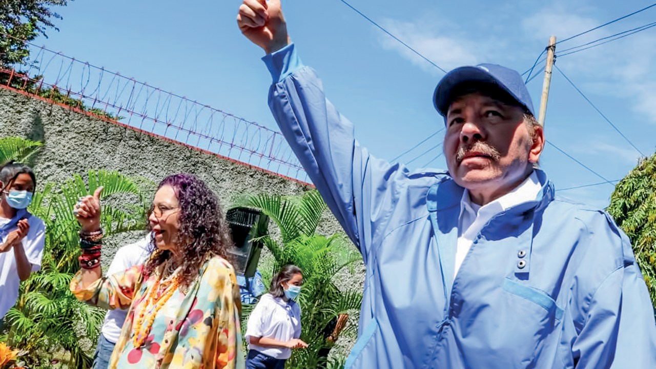 O presidente da Nicarágua, Daniel Ortega e sua esposa e vice-presidente, Rosario Murillo -