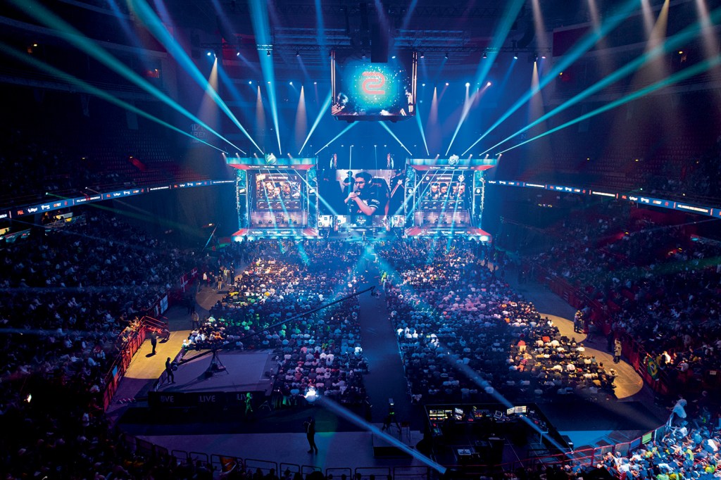 Supporters cheer during the final game between the Team Natus Vincere and the Team G2 Esports at the PGL Counter-Strike Major event, on November 7, 2021 in Stockholm, Sweden. (Photo by Jonathan NACKSTRAND / AFP)