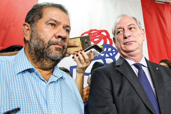O presidente do PDT, Carlos Lupi, e o pré-candidato do partido, Ciro Gomes