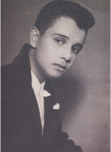 O cantor Roberto Carlos na juventude -