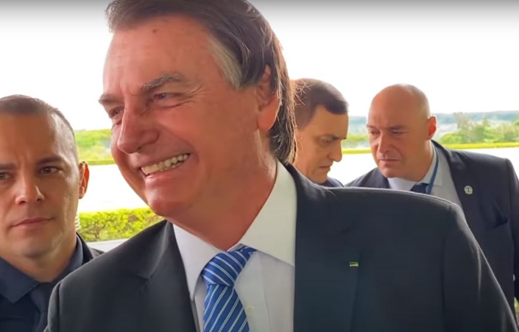 O ministro de Minas e Energia, Alexandre Silveira; o presidente Lula; e o presidente da Petrobras, Jean Paul Prates — Foto: Divulgação