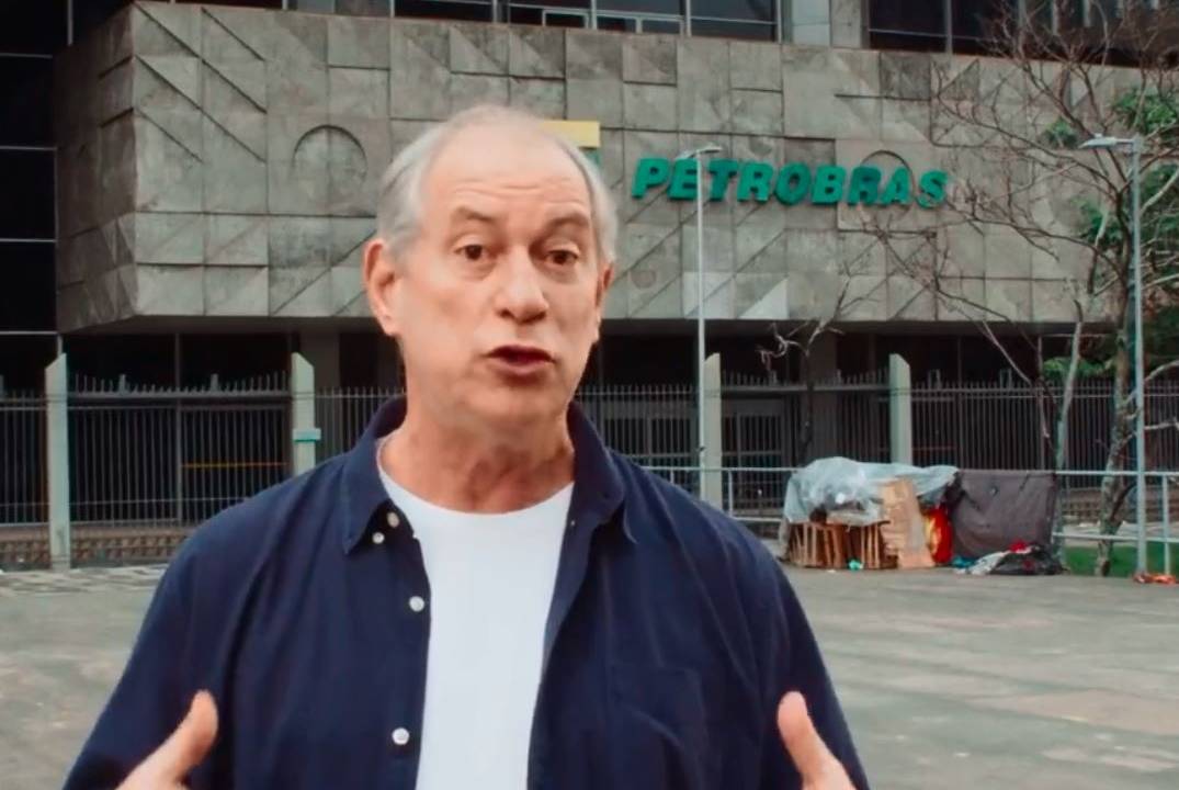 O presidenciável Ciro Gomes (PDT), em vídeo gravado em frente à sede da Petrobras