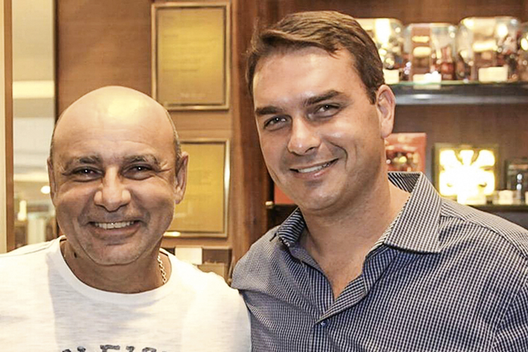 “Saidinha”: Flávio Bolsonaro e o assunto errado