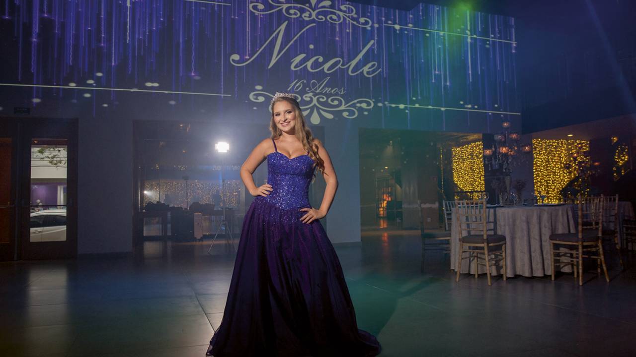OUTRO TOM - Nicole, vestida para os 16: comemoração “mais jovial e menos menininha” -