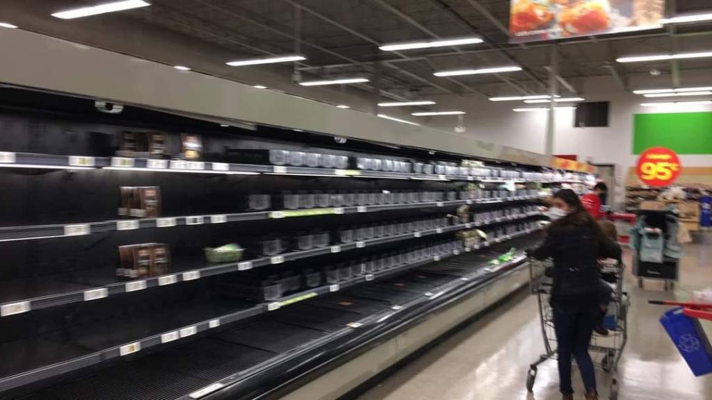 FEW8m7iVUAEn1bW Mercados em Vancouver ficaram vazios com a falta de abastecimento