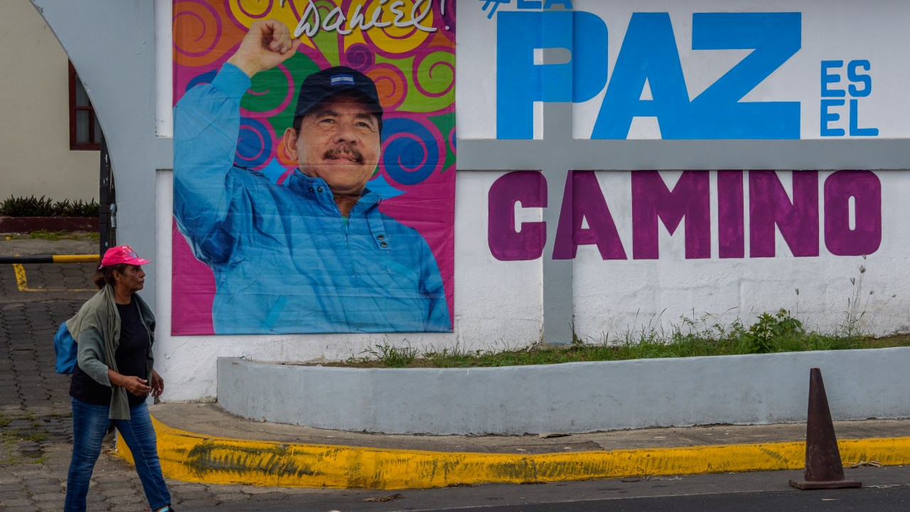 Propaganda política do presidente Daniel Ortega nas ruas de Managua, na Nicarágua