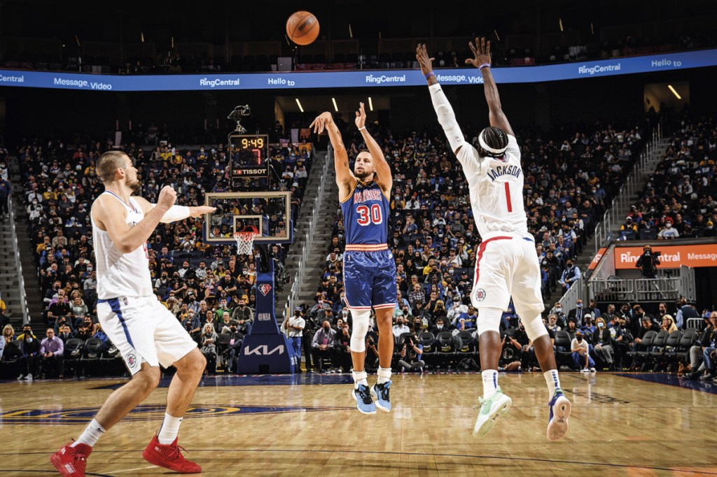 Curry faz 40 pontos contra o Chicago Bulls e bate recorde de cestas de 3 na  NBA