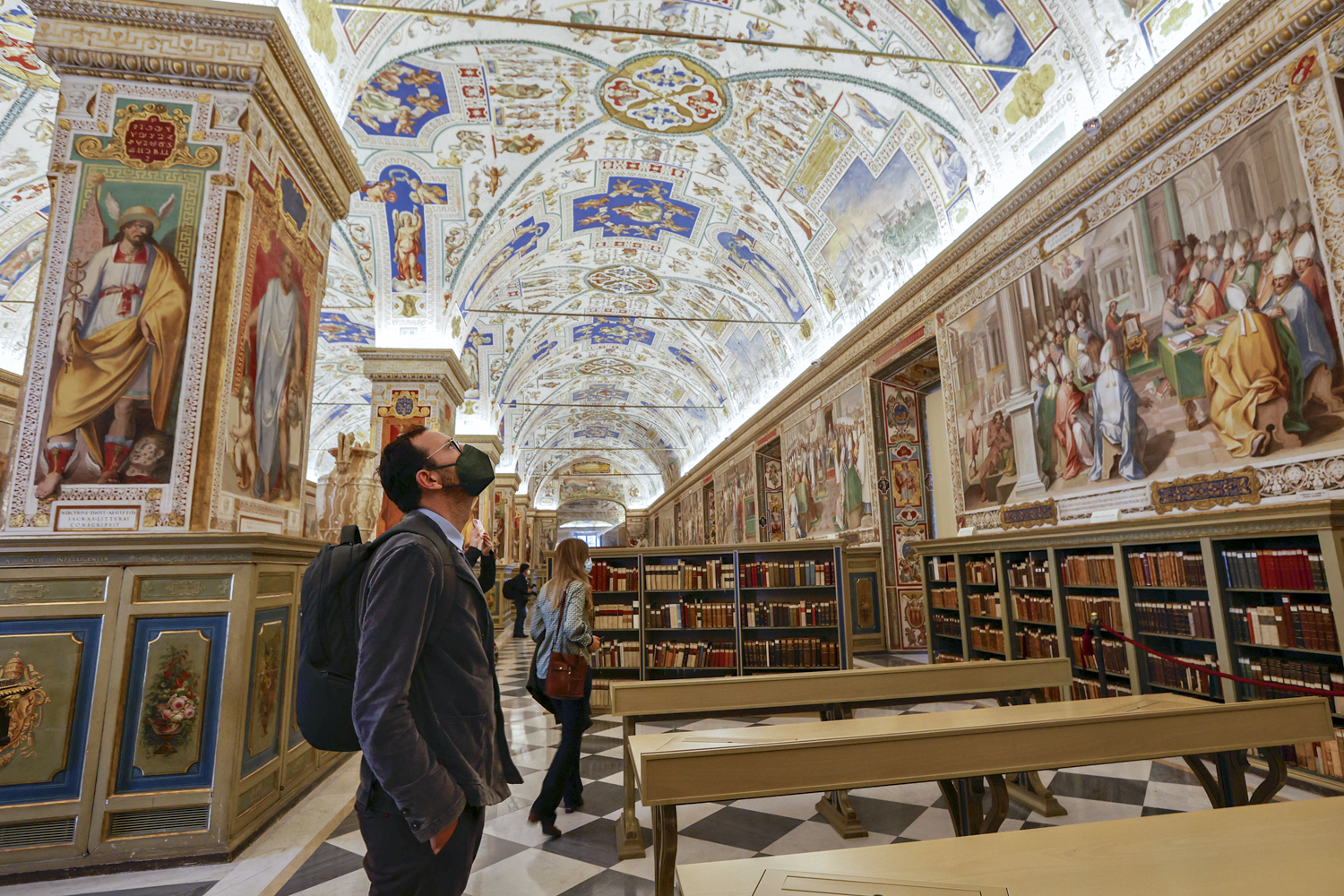 INTEGRAÇÃO - Passado e presente: a Sala Sistina da Biblioteca do Vaticano -