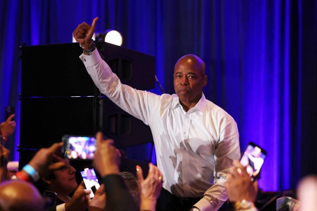 Prefeito de Nova York assina ordem proibindo desinvestimento em Israel