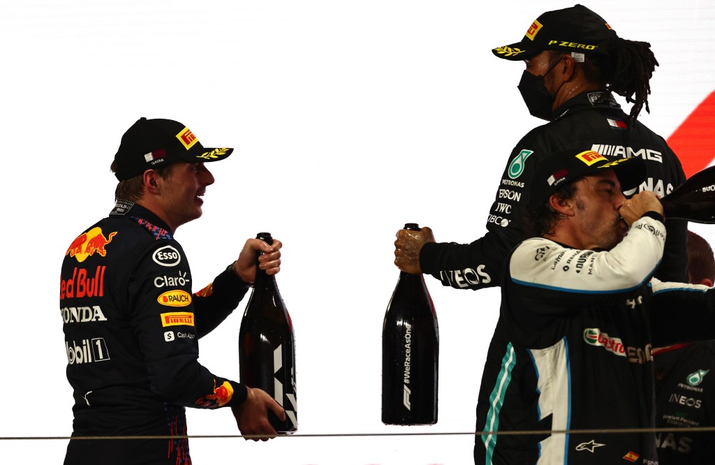 Hamilton, Verstappen e Alonso no pódio do GP do Catar, em Lusail
