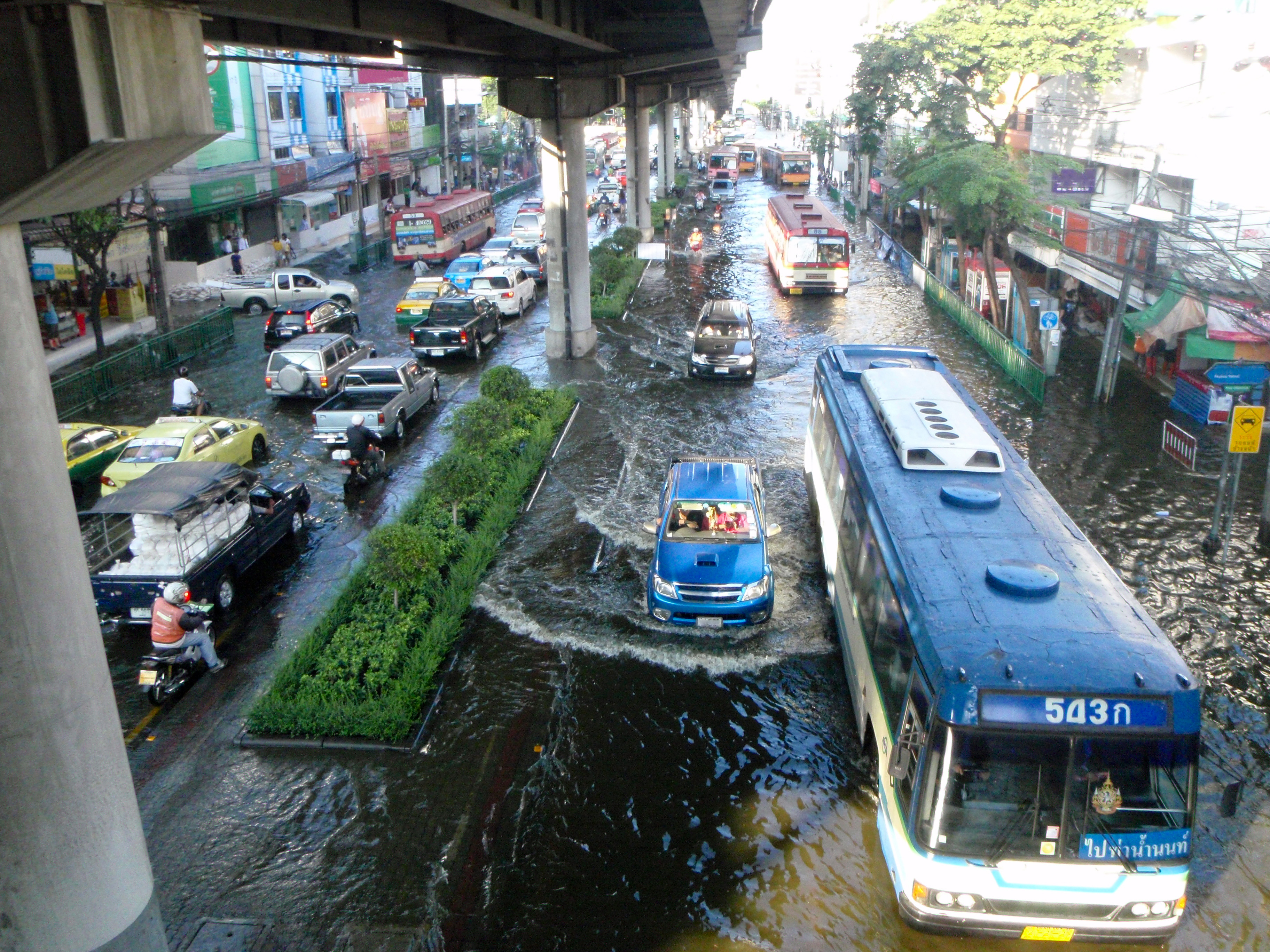 Enchentes são constantes em Bangkok, Tailândia