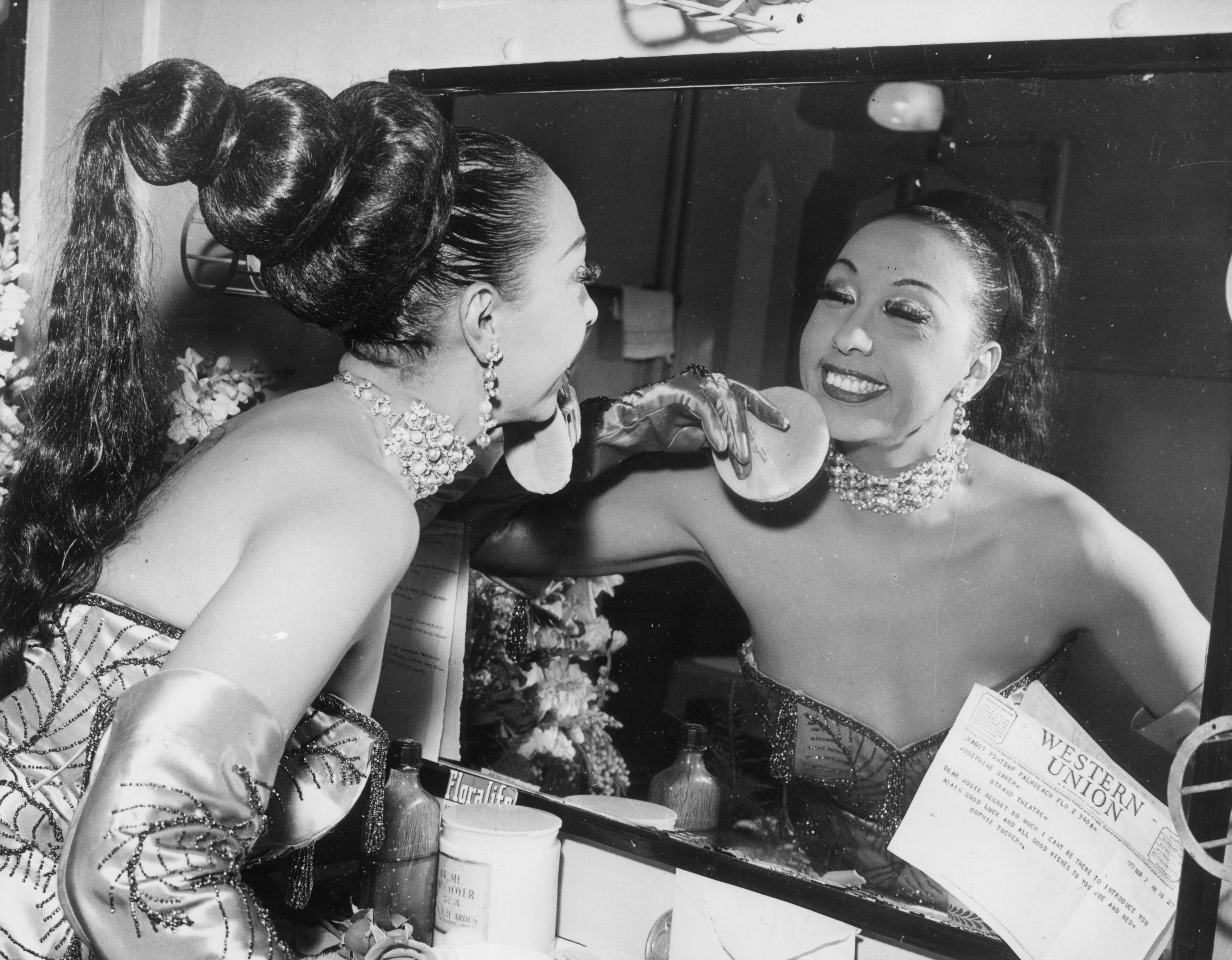 Josephine Baker teve grande destaque na cena musical parisiense na década de 1950.
