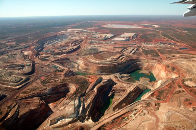 An aerial view of the Newcrest open cut Telfer gold and copper mine in the north Mina de cobre no noroeste da Austrália. 28/07/2005