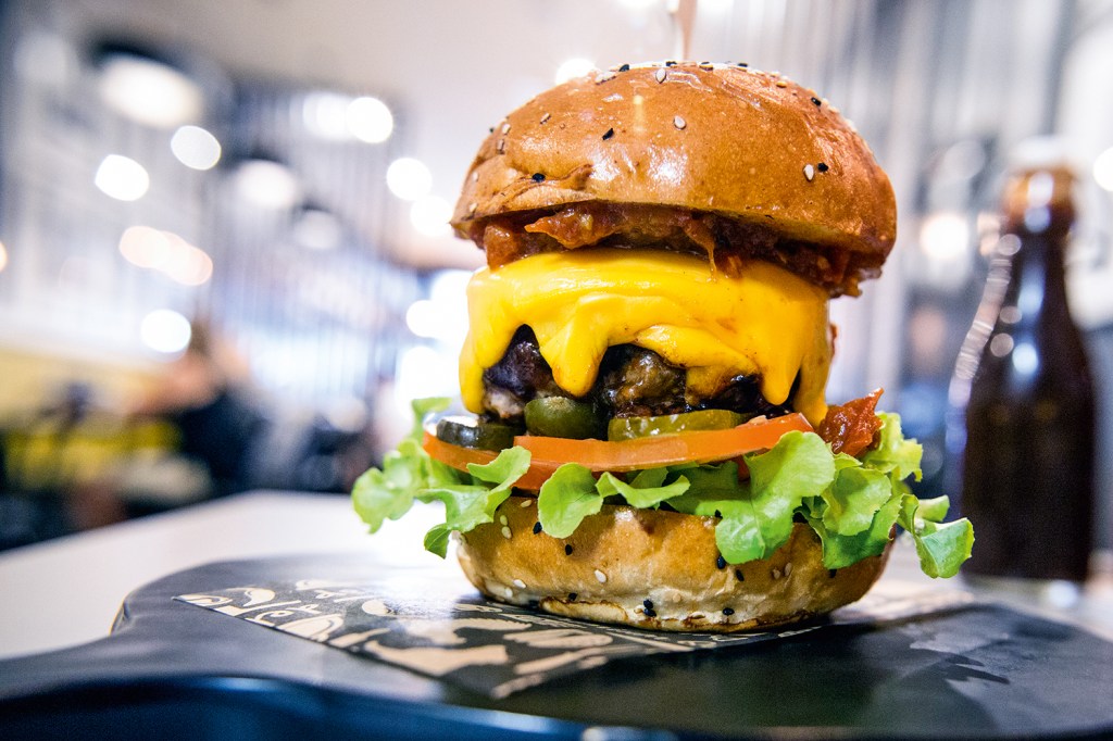 HAMBÚRGUER - Gorduroso: entre as redes avaliadas estão as americanas McDonald’s e Burger King -