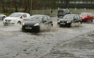 Glasgow inundada por chuvas torrenciais em novembro de 2020