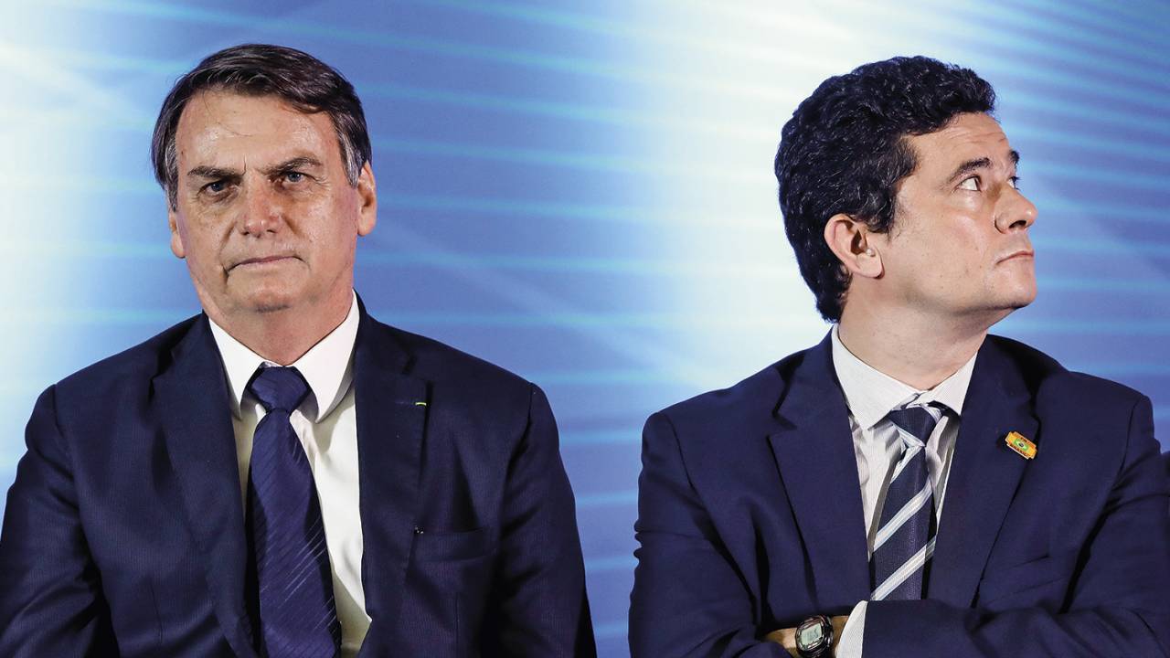 TRAIÇÃO - Moro com Bolsonaro: o ex-ministro da Justiça deixou o governo acusando o presidente -