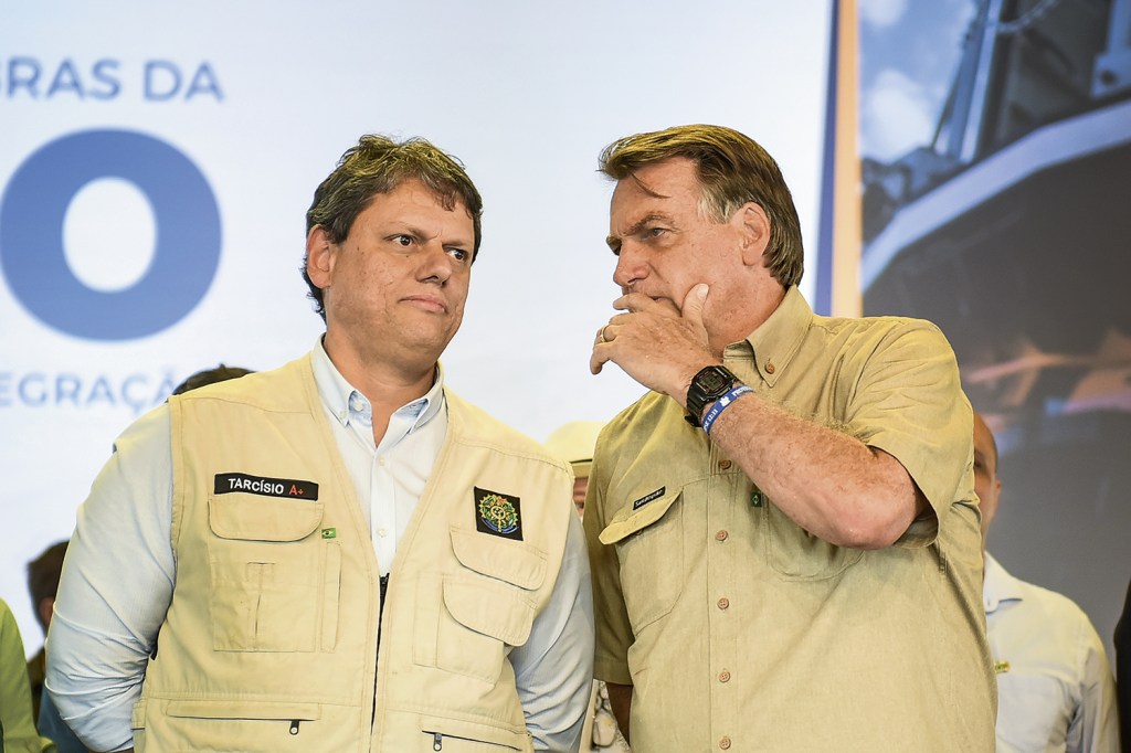 INSISTÊNCIA - Bolsonaro e Tarcísio: convite reforçado em Dubai para o ministro concorrer ao Palácio dos Bandeirantes -