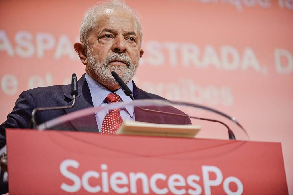 EX-PRESIDIÁRIO - Lula: escândalos de corrupção nos governos petistas -