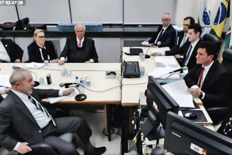 LULA-SERGIO-MORO-DEPOIMENTO-2017.jpg CORRUPÇÃO - Moro com Lula: o juiz condenou o petista a treze anos de prisão -