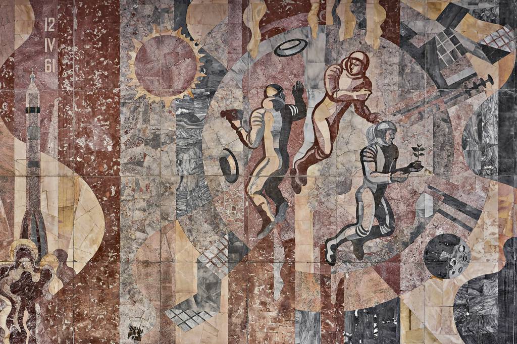 Minsk_Kastrichnitskaya_FrankHerfort_CCCPUnderground.jpg CONQUISTAS - Em Belarus: detalhe de mosaico do espaço -