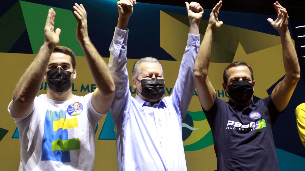 Eduardo Leite, Arthur Virgílio e João Doria, os três candidatos que disputam as prévias do PSDB