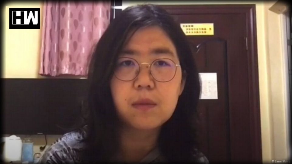 A jornalista chinesa Zhang Zhan, presa por reportar a eclosão da covid-19, encontra-se em grave estado de saúde