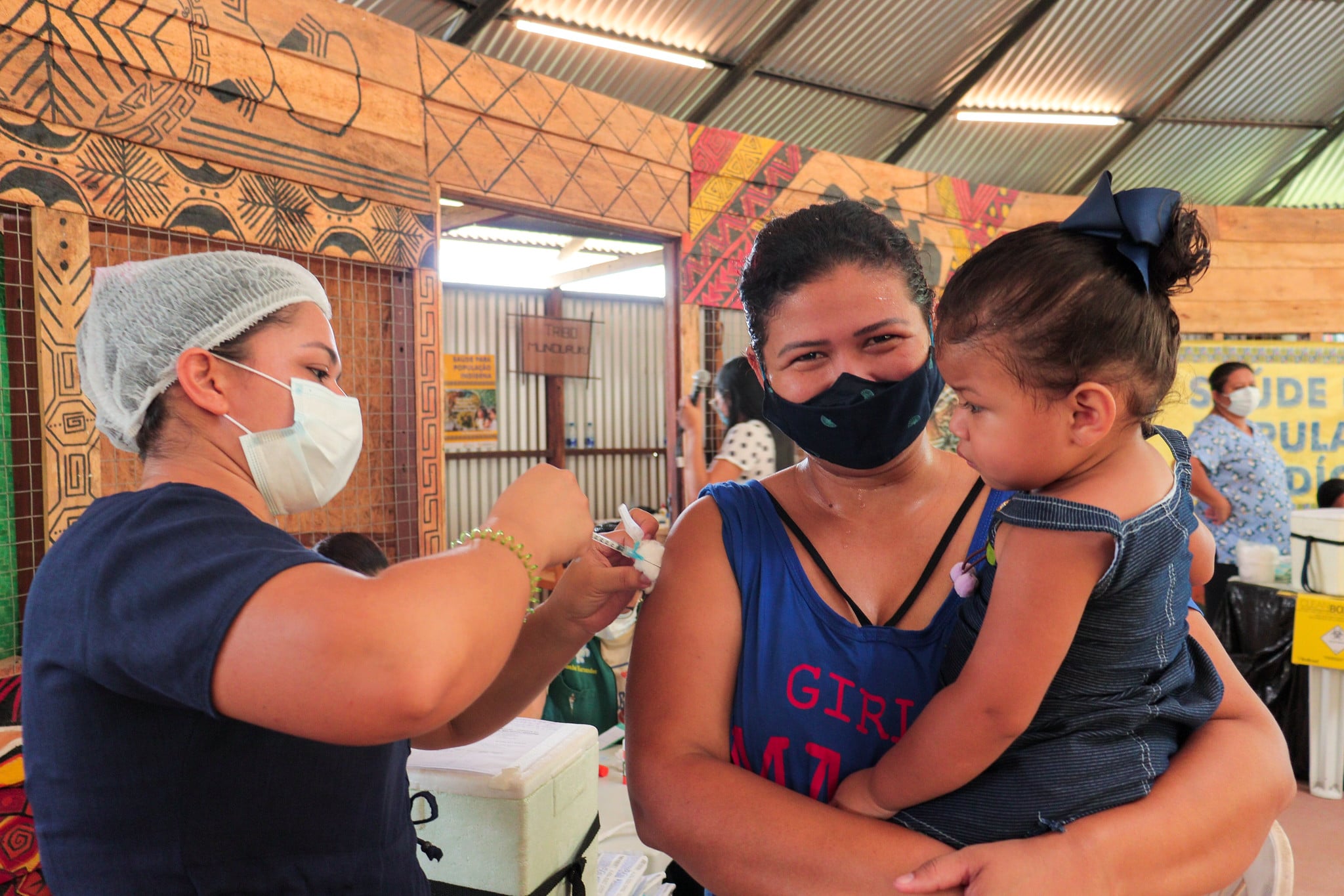 Indigenous people from Parque das Tribos receive vaccination action against covid-19