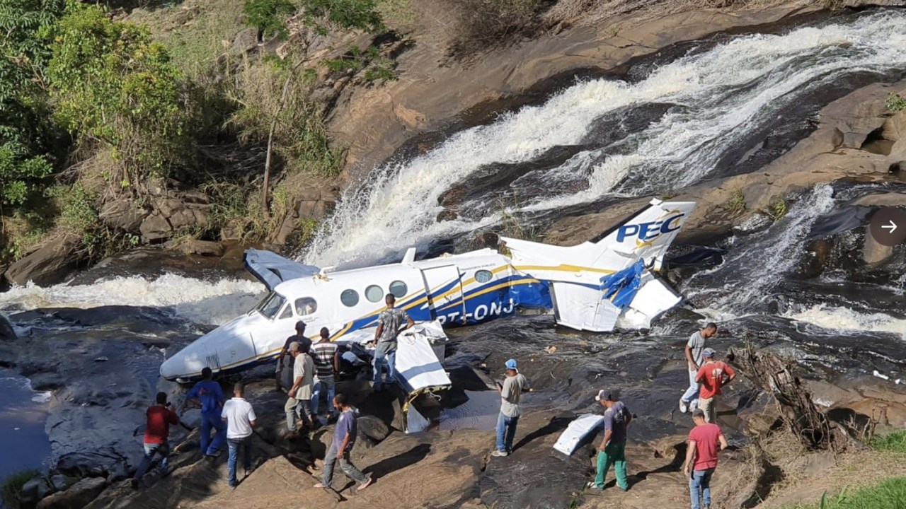 Avião da cantora Marília Mendonça sofre acidente em Minas Gerais -