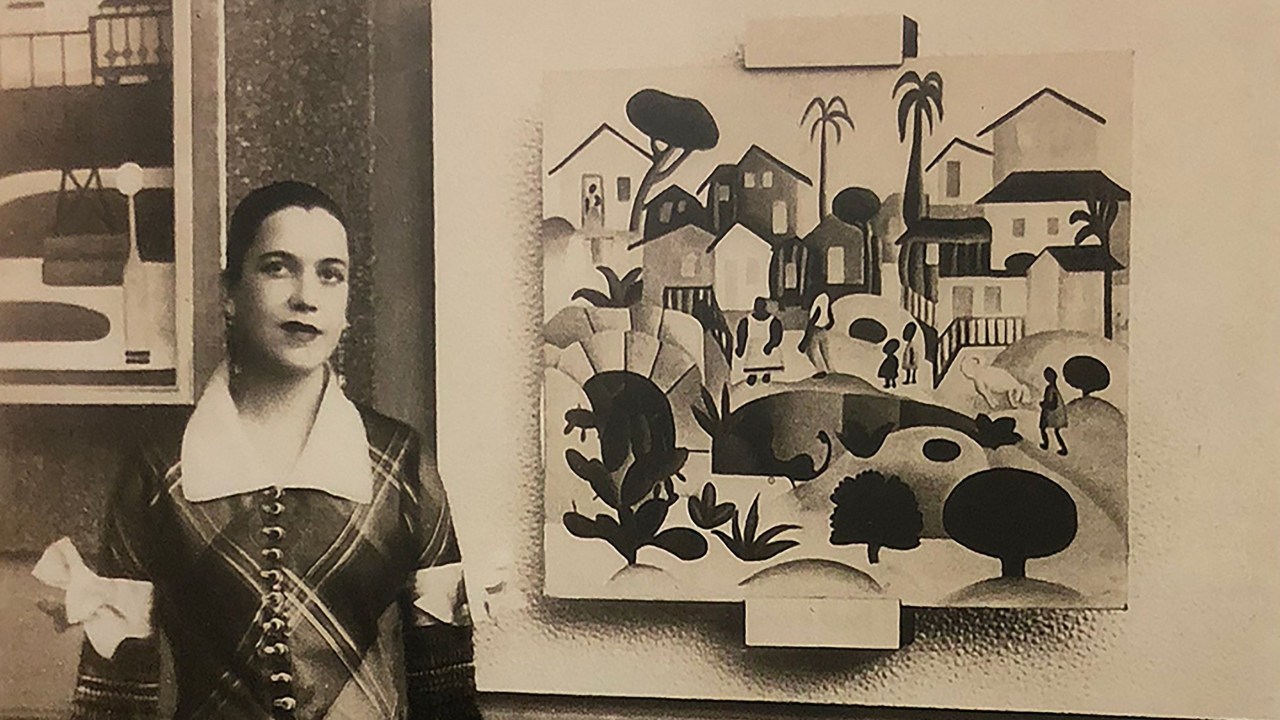 Tarsila do Amaral em sua primeira mostra individual em Paris, em 1926