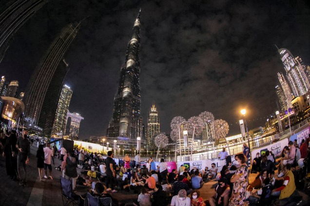 Momentos de espera da chegada de 2022 no Burj Khalifa, em Dubai, nos Emirados Árabes Unidos