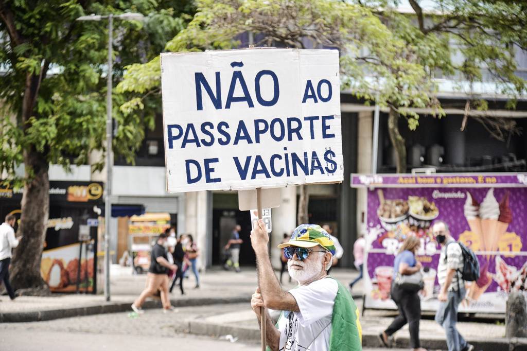 MINORIA - Manifestante no Rio: contra o desejo da maioria da população brasileira -