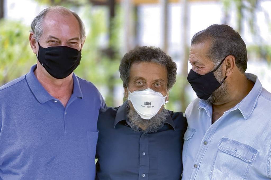 NA MIRA - Ciro, João Santana e Carlos Lupi, presidente do PDT: o marqueteiro tem trabalho criticado -