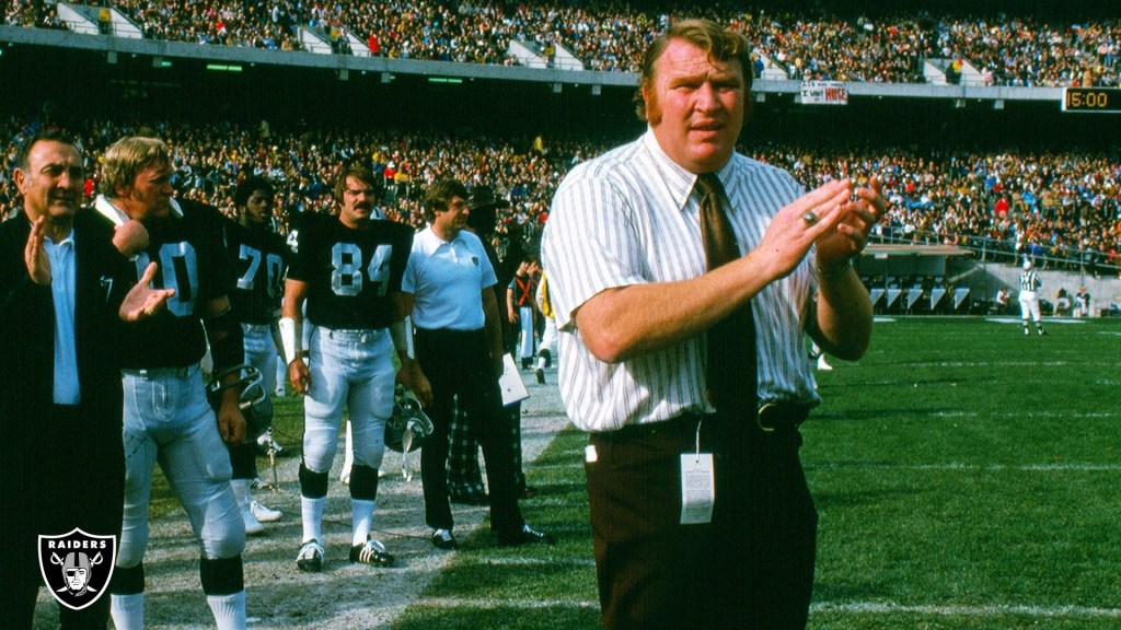 O treinador John Madden, dos Oakland Raiders, na década de 1970 -