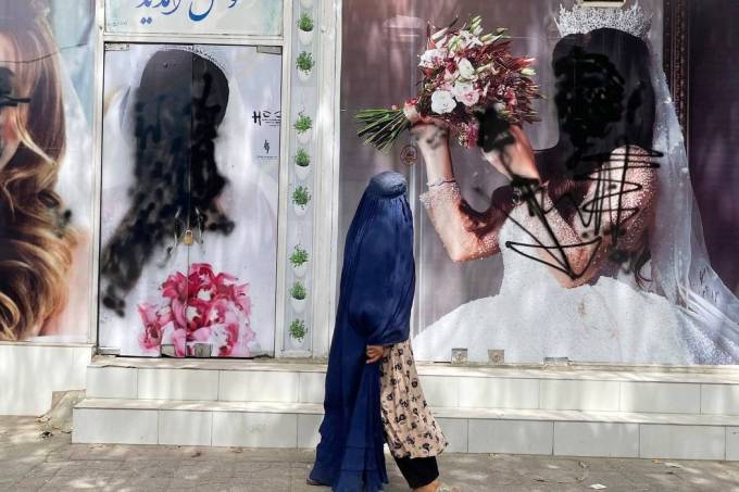 Most of Beauty Salons in Kabul remain closed and painted over