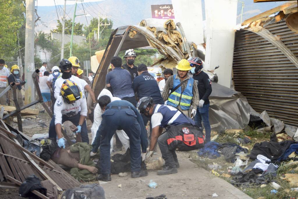 Acidente de caminhão no México deixa 54 imigrantes mortos
