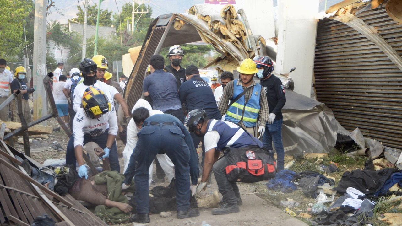 Resgate após acidente com caminhão que transportava imigrantes em Chiapas, no México - 09/12/2021
