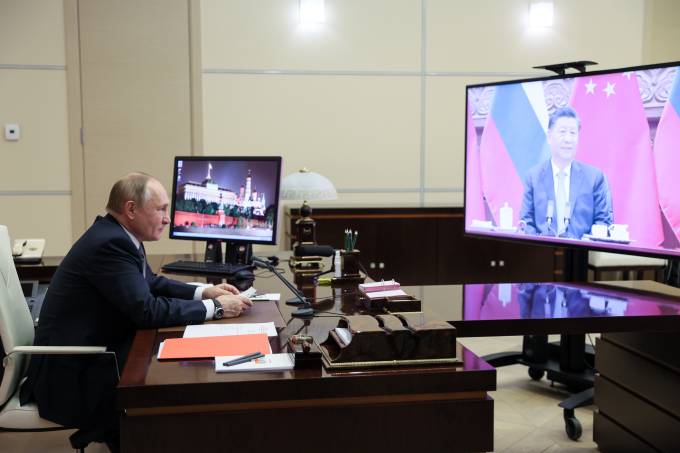 Presidents of Russia and China meet via video call