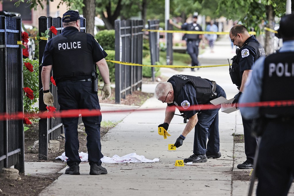 SEM CONTROLE - Cena de crime em Chicago: em mortes violentas, a cidade está perto do Rio -