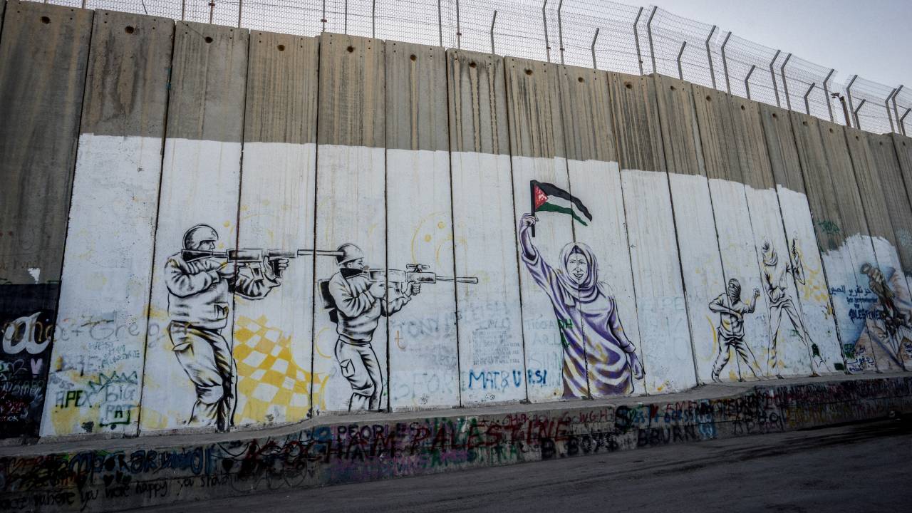 Israeli defence minister says the ‘technologically advanced project’ includes hundreds of cameras, radar and other sensors over a stretch of 65km.
