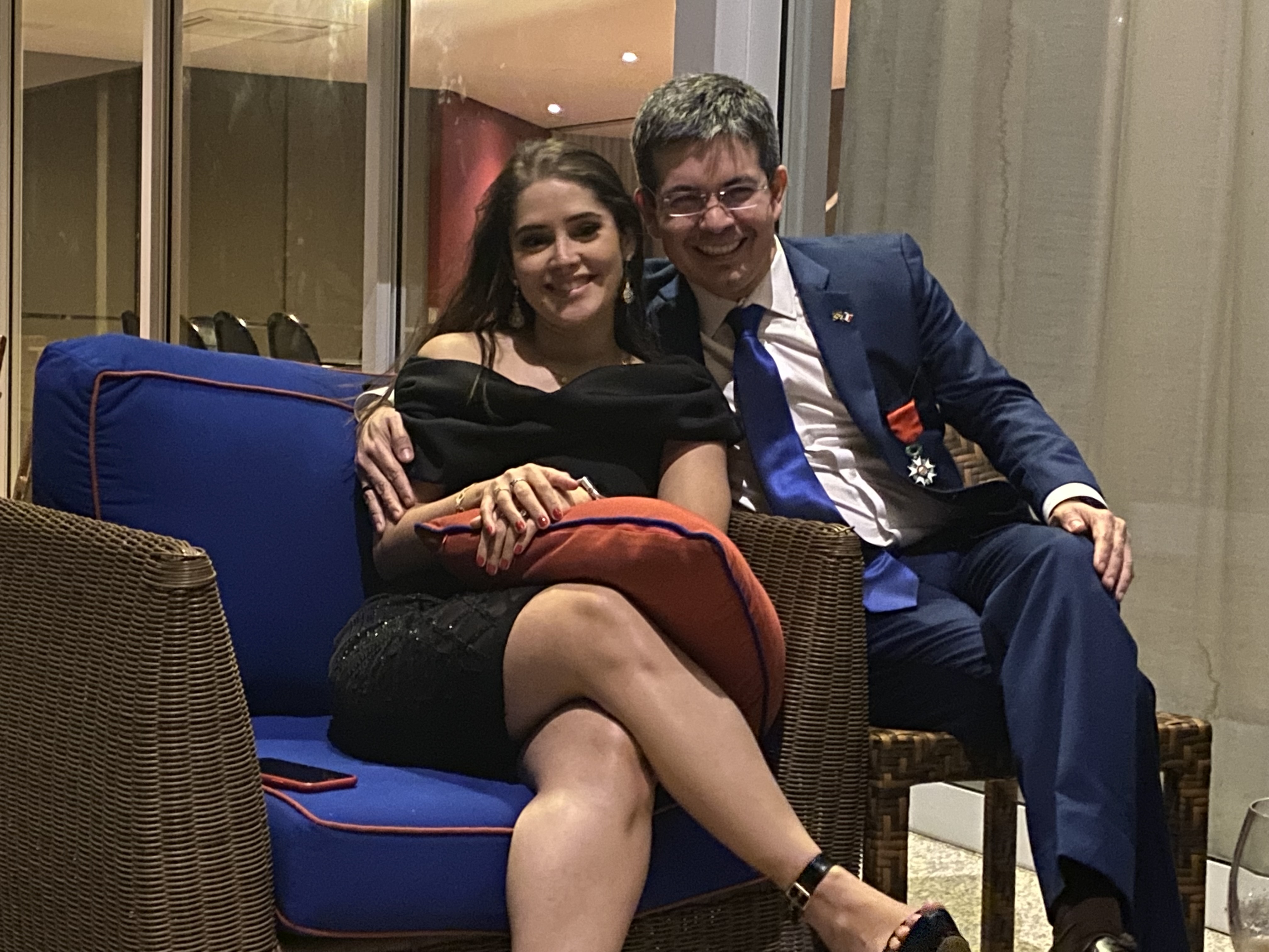 Randolfe Rodrigues e a advogada Priscila Barbosa