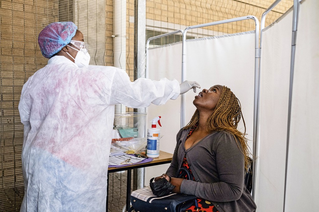 VIGILÂNCIA - Testes e mais testes: estratégia da África do Sul de monitorar a evolução do vírus -